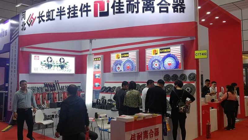小标题：新车异味来源解析